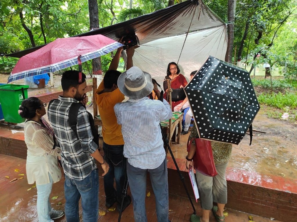 প্রতিকূল আবহাওয়ার মাঝেও পুরো শুটিং ইউনিটের সমন্বিত লাইটিং ও ডিরেকশন