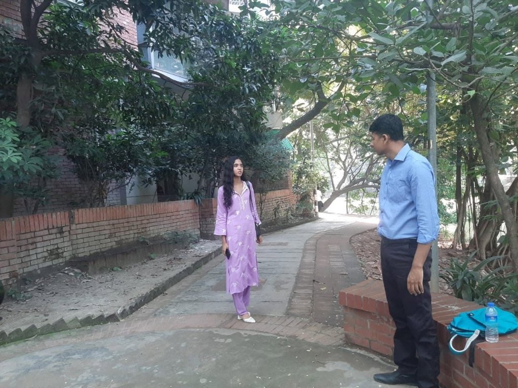 আউটডোর লোকেশনে কেন্দ্রীয় চরিত্রদের সংলাপ ও নাটকীয় মুহূর্তের দৃশ্যধারণ