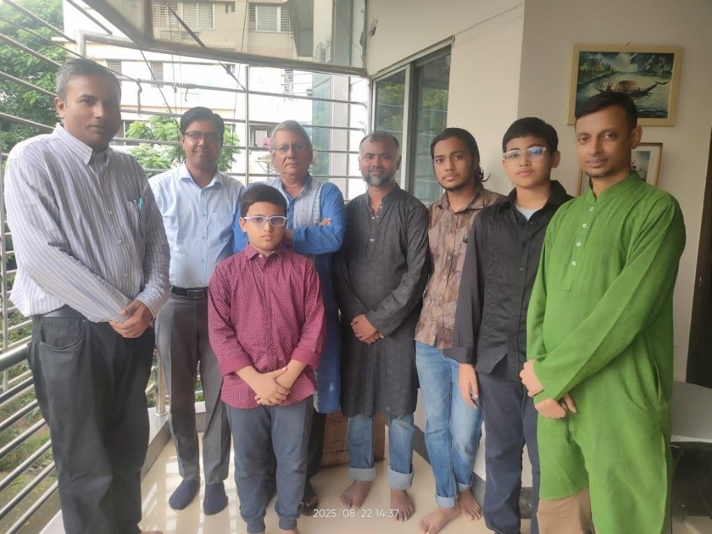 সম্পূর্ণ টিম ও কলাকুশলীদের দলগত ছবি