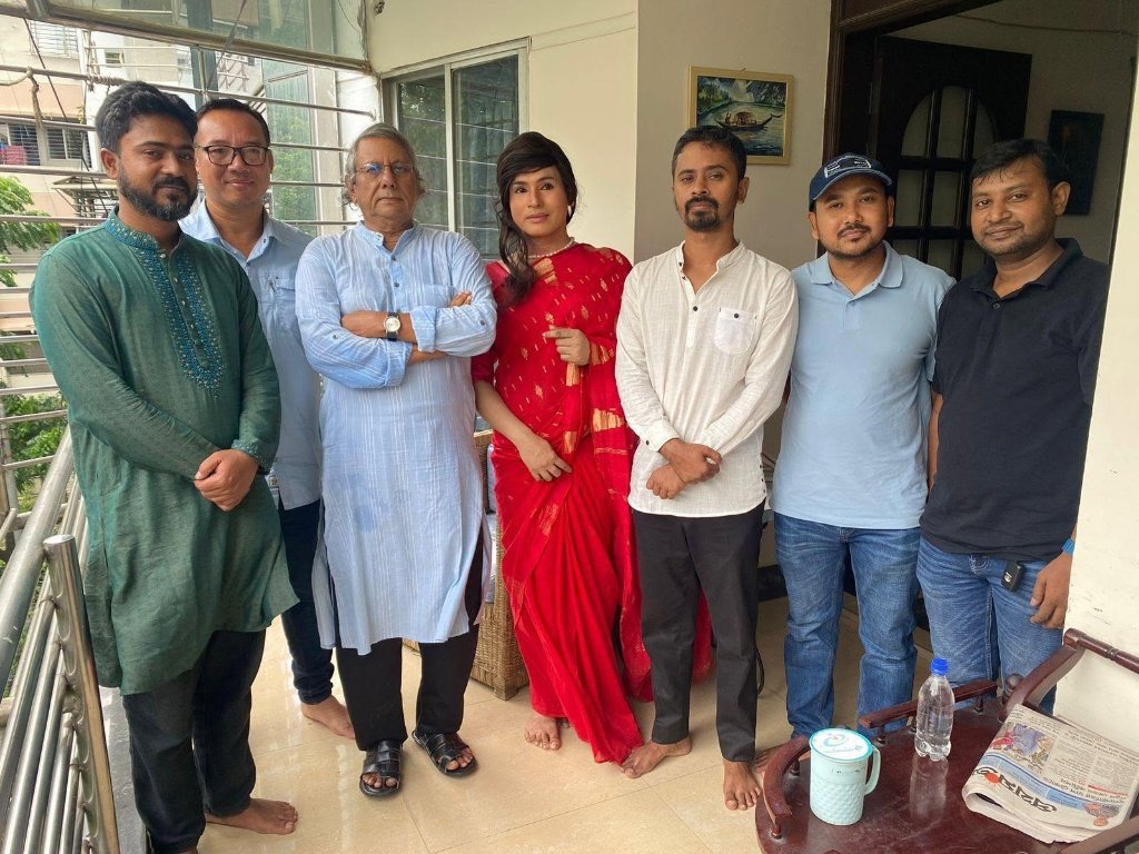 শুটিং শেষে শ্রদ্ধাভাজন মেন্টর, অভিনয়শিল্পী ও ৭৮তম ব্যাচের নির্মাণ টিমের দলগত মুহূর্ত