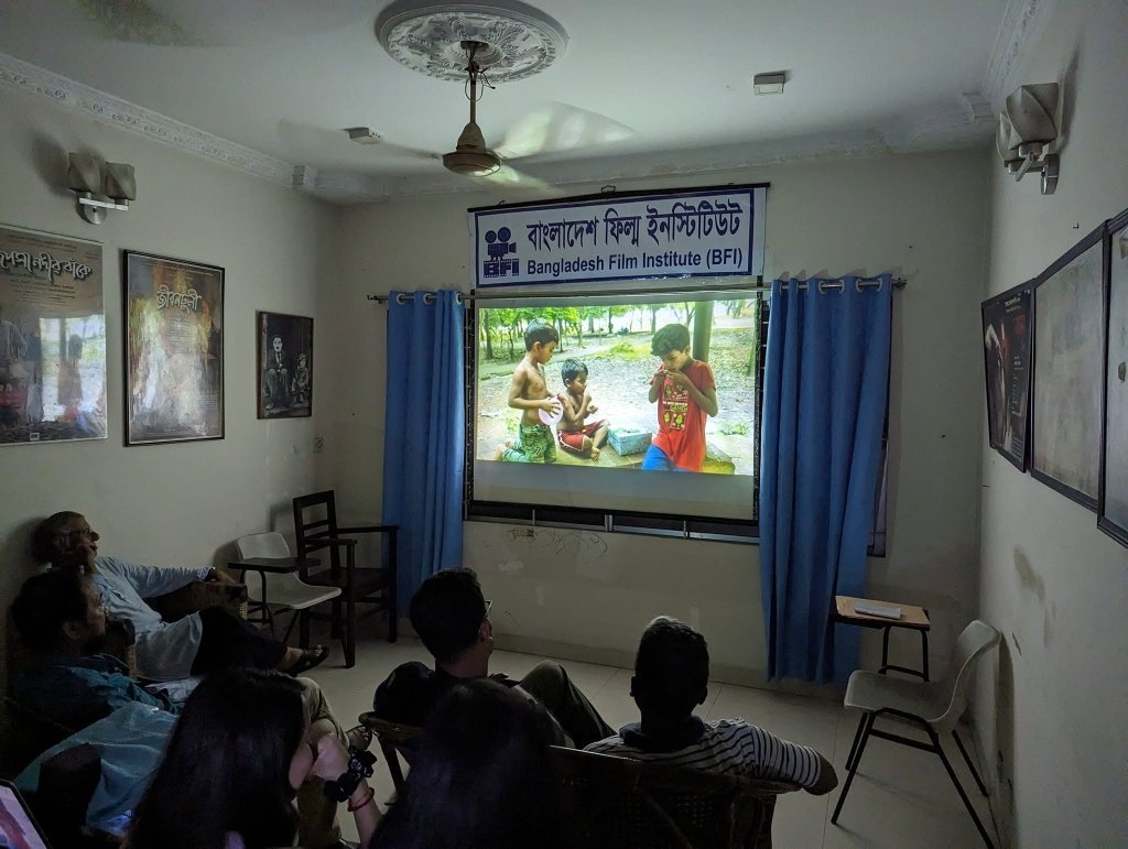 বিএফআই মিলনায়তনে ৬১তম ব্যাচের জন্মদিন, ৬২তম ব্যাচের দৃষ্টিকোণ এবং ৬৫ ও ৬৬তম ব্যাচের অমীমাংসিত প্রশ্ন ছবির প্রদর্শনী
