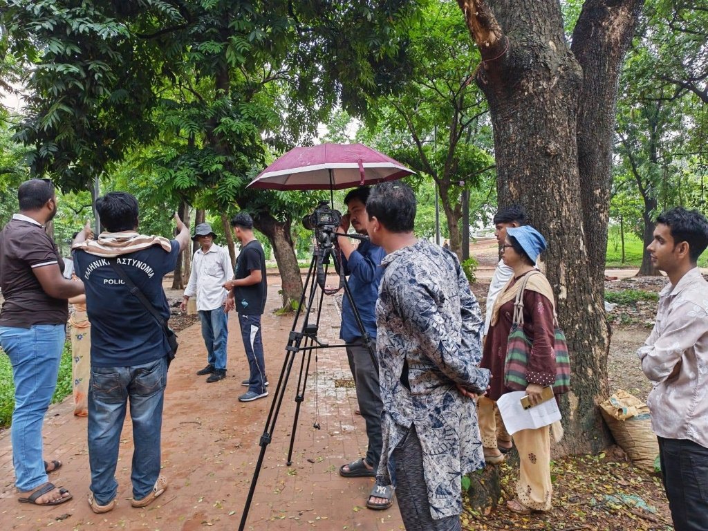 ৮৪তম ব্যাচ — ট্রাইপড ও ক্যামেরা সেটআপে শিক্ষার্থীরা